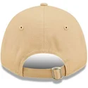 beige-verstellbare-kinderkappe-mit-gebogenem-schirm-und-braunem-logo-9forty-league-essential-der-new-york-yankees-mlb-von-new-er