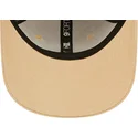 beige-verstellbare-kinderkappe-mit-gebogenem-schirm-und-braunem-logo-9forty-league-essential-der-new-york-yankees-mlb-von-new-er