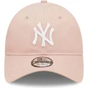 verstellbare-rosa-curved-cap-9twenty-league-essential-der-new-york-yankees-mlb-von-new-era