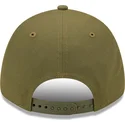 grune-snapback-cap-mit-gebogenem-schirm-und-grunem-logo-9forty-repreve-der-new-york-yankees-mlb-von-new-era
