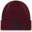 cepice-cervena-cuff-league-essential-new-york-yankees-mlb-new-era
