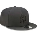 schwarze-snapback-kappe-mit-flachem-schirm-und-schwarzem-logo-9fifty-gore-tex-der-new-york-yankees-mlb-von-new-era