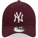 cepice-zaoblena-cervena-prilehava-39thirty-league-essential-new-york-yankees-mlb-new-era