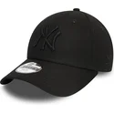 justerbar-svart-bojd-keps-for-barn-med-svart-logotyp-9forty-league-essential-new-york-yankees-mlb-fran-new-era