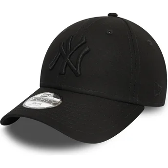 schwarze-gebogene-verstellbare-kinderkappe-mit-schwarzem-logo-9forty-league-essential-von-new-york-yankees-mlb-von-new-era
