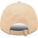 beige-verstellbare-kappe-mit-gebogenem-schirm-und-braunem-logo-9forty-league-essential-der-new-york-yankees-mlb-von-new-era