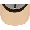 beige-verstellbare-kappe-mit-gebogenem-schirm-und-braunem-logo-9forty-league-essential-der-new-york-yankees-mlb-von-new-era