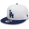 weisse-und-blaue-snapback-9fifty-kappe-mit-flachem-schirm-und-los-angeles-dodgers-mlb-crown-patches-von-new-era