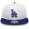weisse-und-blaue-snapback-9fifty-kappe-mit-flachem-schirm-und-los-angeles-dodgers-mlb-crown-patches-von-new-era