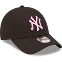 schwarze-verstellbare-kappe-mit-gebogenem-schirm-und-rosa-logo-fur-kinder-9forty-league-essential-der-new-york-yankees-mlb-von-n