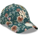 verstellbare-grune-damenkappe-mit-gebogenem-schirm-9forty-all-over-print-floral-der-new-york-yankees-mlb-von-new-era