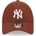 verstellbare-braune-9forty-leinen-kappe-mit-gebogenem-schirm-der-new-york-yankees-mlb-von-new-era