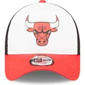 weisse-schwarze-und-rote-trucker-kappe-a-frame-team-colour-der-chicago-bulls-nba-von-new-era