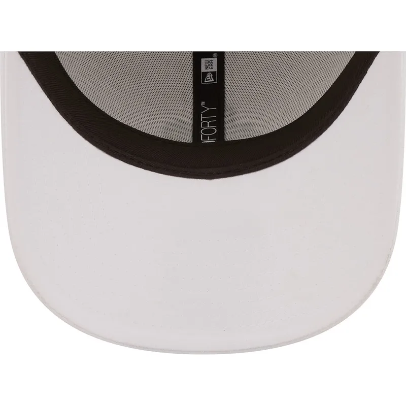 cap-zaoblena-white-adjustable-strap-9forty-new-era