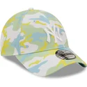 9forty-all-over-print-seasonal-new-york-yankees-mlb-kappe-mit-gebogenem-schirm-in-grun-verstellbar-von-new-era