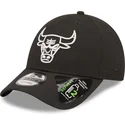 schwarze-verstellbare-curved-cap-9forty-repreve-monochrom-der-chicago-bulls-nba-von-new-era