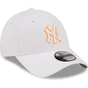 new-era-new-york-yankees-mlb-9forty-neon-outline-weisse-verstellbare-kappe-mit-gebogenem-schirm-und-orangem-logo