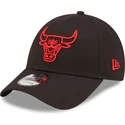 schwarze-verstellbare-curved-cap-mit-rotem-logo-9forty-neon-outline-von-chicago-bulls-nba-von-new-era