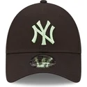 cepice-zaoblena-cerna-nastavitelny-9forty-league-essential-new-york-yankees-mlb-new-era
