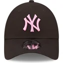 cepice-zaoblena-cerna-nastavitelny-rosa-9forty-league-essential-new-york-yankees-mlb-new-era