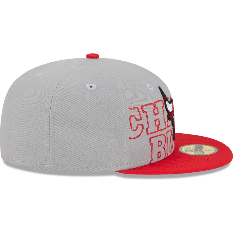 graue-und-rote-anliegende-flat-cap-59fifty-draft-edition-2023-der-chicago-bulls-nba-von-new-era