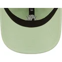 verstellbare-hellgrune-kappe-mit-gebogenem-schirm-und-grunem-9twenty-mini-logo-der-new-york-yankees-mlb-von-new-era