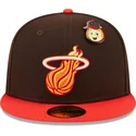 brun-och-rod-platt-keps-justerad-59fifty-the-elements-fire-pin-fran-miami-heat-nba-av-new-era