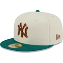 graue-und-grune-flat-brim-cap-mit-braunem-logo-59fifty-camp-der-new-york-yankees-mlb-von-new-era