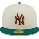 graue-und-grune-flat-brim-cap-mit-braunem-logo-59fifty-camp-der-new-york-yankees-mlb-von-new-era