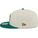 graue-und-grune-flat-brim-cap-mit-braunem-logo-59fifty-camp-der-new-york-yankees-mlb-von-new-era
