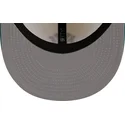 graue-und-grune-flat-brim-cap-mit-braunem-logo-59fifty-camp-der-new-york-yankees-mlb-von-new-era