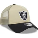 beige-und-schwarze-9forty-a-frame-all-day-trucker-kappe-der-las-vegas-raiders-nfl-von-new-era