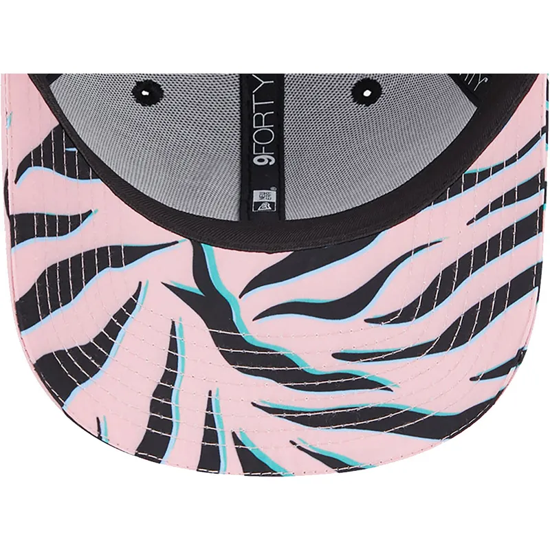 cepice-zaoblena-cerna-snapback-9forty-all-over-print-zebra-visor-manchester-united-football-club-premier-league-new-era