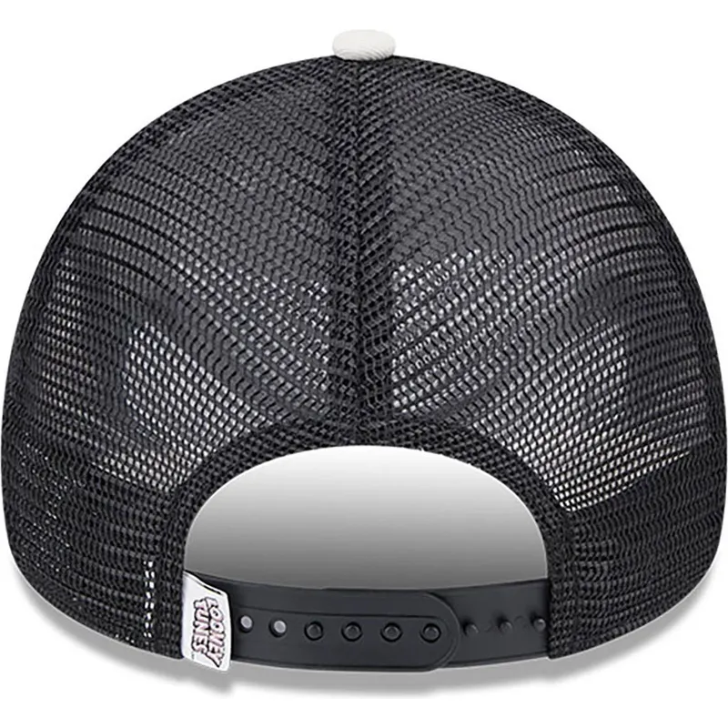 cepice-zaoblena-bezova-snapback-a-frame-bugs-bunny-y-pato-lucas-looney-tunes-new-era