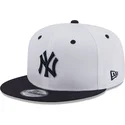 weisse-und-marineblaue-flache-snapback-kappe-mit-marineblauen-logo-9fifty-white-crown-patch-von-new-york-yankees-mlb-von-new-era