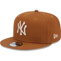 cepice-rovna-hneda-snapback-9fifty-league-essential-new-york-yankees-mlb-new-era