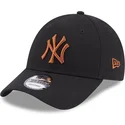 cepice-zaoblena-cerna-nastavitelny-9forty-league-essential-new-york-yankees-mlb-new-era