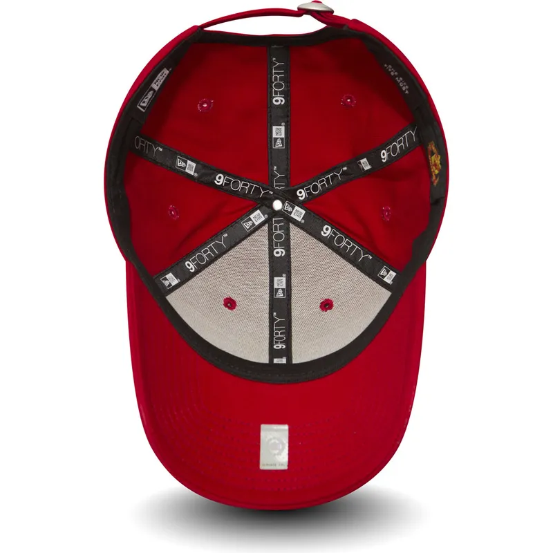 cap-zaoblena-red-adjustable-strap-9forty-essential-manchester-united-football-club-premier-league-new-era cap-zaoblena-red-adjustable-strap-9forty-essential-manchester-united-football-club-premier-league-new-era