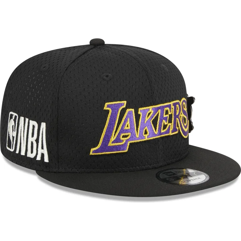 cap-rovna-black-snapback-9fifty-post-up-pin-los-angeles-lakers-nba-new-era