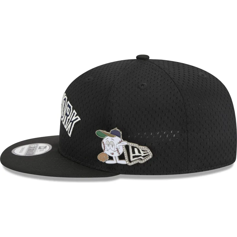 cepice-rovna-cerna-snapback-9fifty-post-up-pin-new-york-yankees-mlb-new-era
