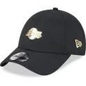 schwarze-verstellbare-curved-cap-9forty-pin-der-los-angeles-lakers-nba-von-new-era
