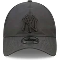 verstellbare-schwarze-9twenty-gore-tex-kappe-mit-gebogenem-schirm-der-new-york-yankees-mlb-von-new-era