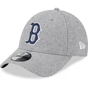 boston-red-sox-mlb-9forty-essential-melton-wool-verstellbare-graue-kappe-mit-gebogenem-schirm-und-blauem-logo-von-new-era