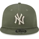 cepice-rovna-zelena-snapback-9fifty-league-essential-new-york-yankees-mlb-new-era