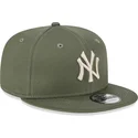 cepice-rovna-zelena-snapback-9fifty-league-essential-new-york-yankees-mlb-new-era