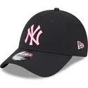 schwarze-verstellbare-kappe-mit-gebogenem-schirm-und-rosa-logo-9forty-neon-new-york-yankees-mlb-von-new-era