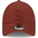 boston-red-sox-mlb-9forty-verstellbare-braune-kappe-mit-gebogenem-schirm-und-braunem-logo-aus-gewaschenem-canvas-von-new-era