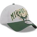 cepice-zaoblena-seda-nastavitelny-9twenty-tip-off-2023-milwaukee-bucks-nba-new-era