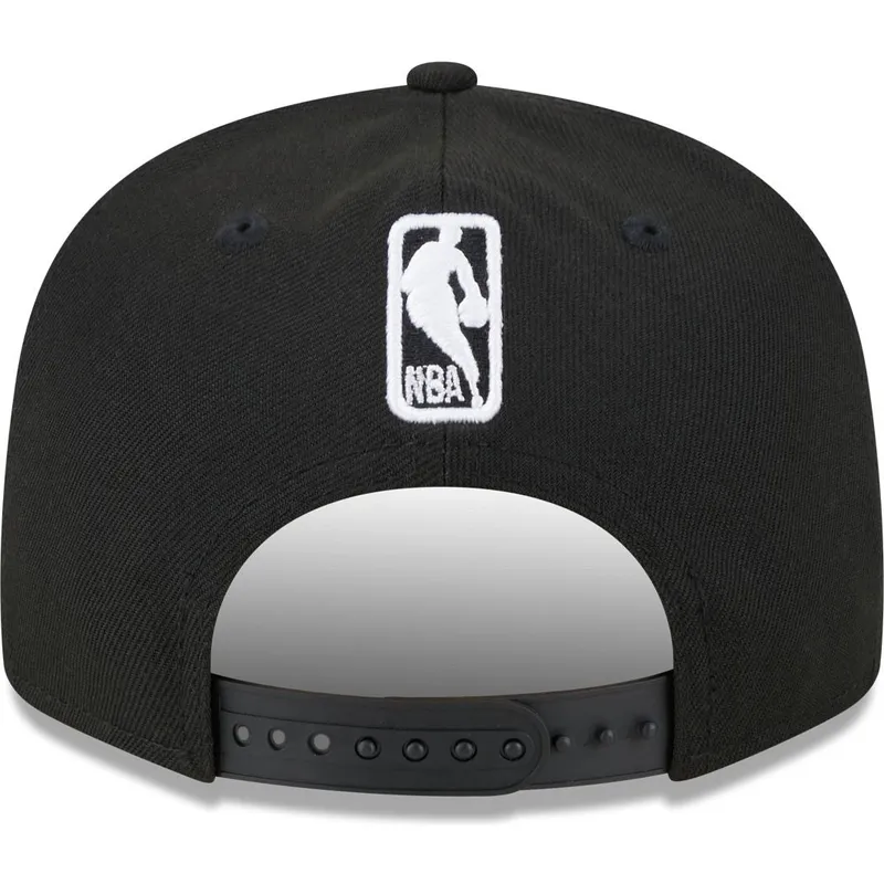 cepice-rovna-cerna-snapback-9fifty-tip-off-2023-milwaukee-bucks-nba-new-era