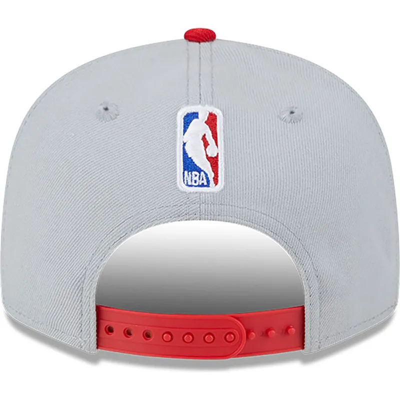 cepice-rovna-seda-snapback-9fifty-tip-off-2023-chicago-bulls-nba-new-era